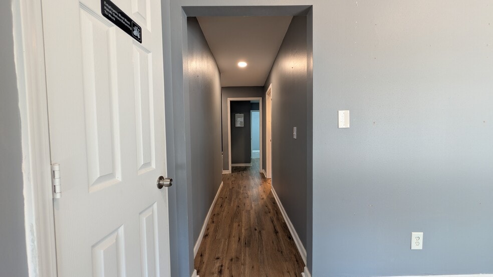 More Photos Of 515 Mountain Dr, Destin Flex For Lease