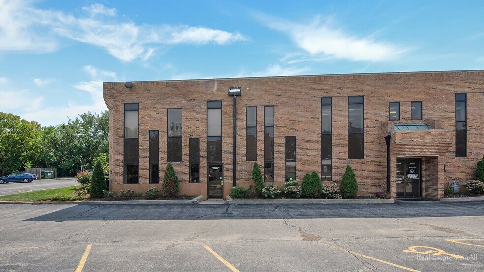More Photos Of 129 S Roselle Rd, Schaumburg Office For Sale