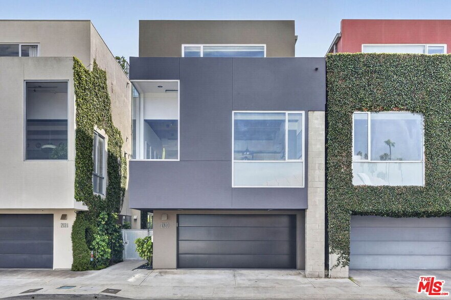 More Photos Of 2120 Narcissus Ct, Venice Office For Sale