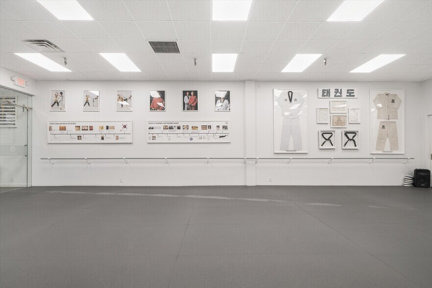 More Photos Of 1853-1877 Commerce St, Yorktown Heights Storefront For Lease