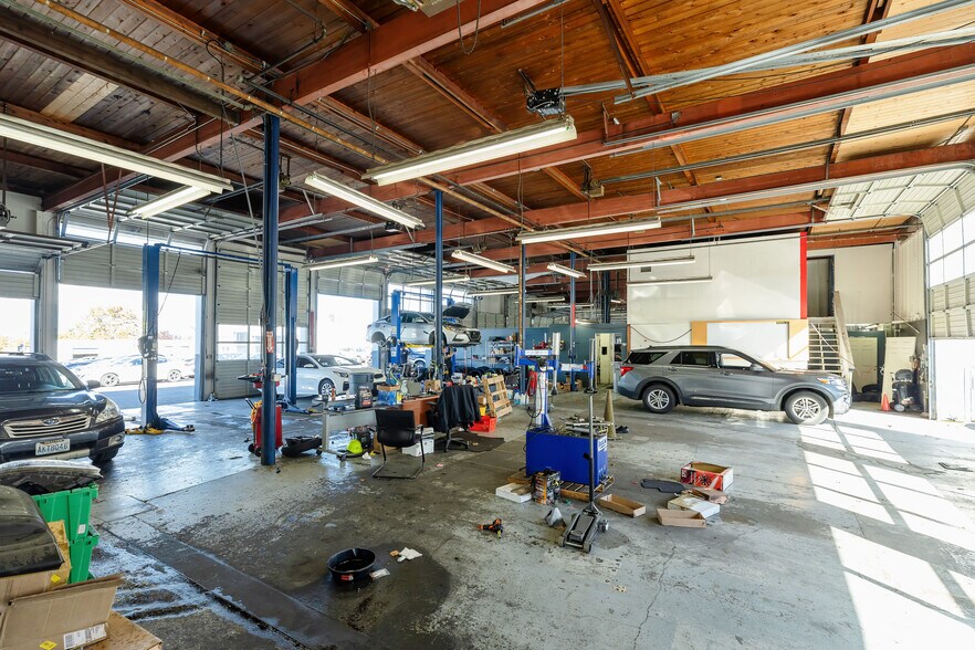 More Photos Of 1940 E Powell Blvd, Gresham Auto Dealership For Sale