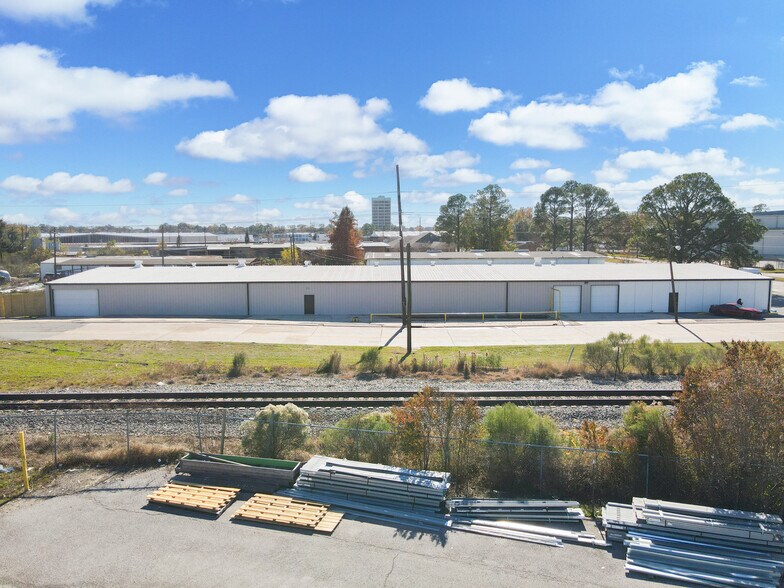 More Photos Of 2375 Wooddale Blvd, Baton Rouge Warehouse For Lease