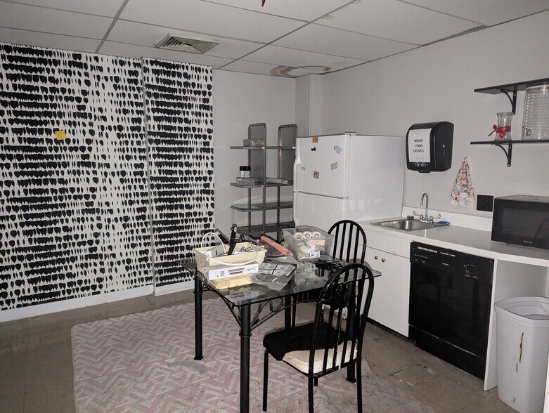 More Photos Of 227 Bedford St, Stamford Storefront For Lease