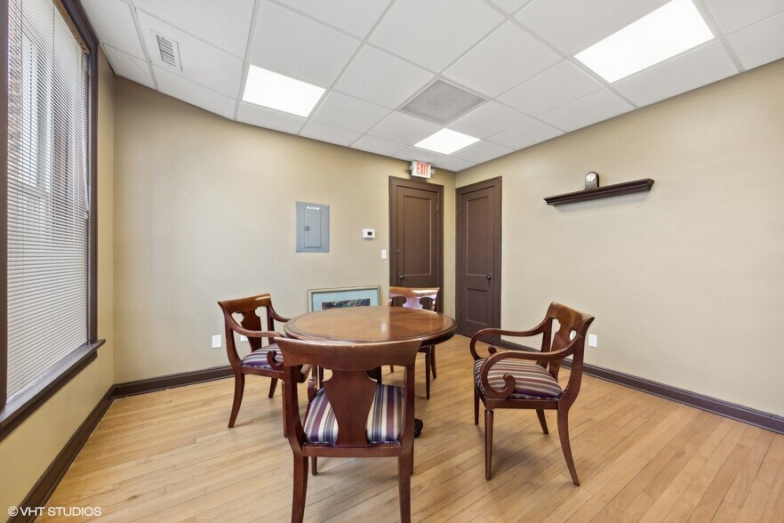 More Photos Of 536 Crescent Blvd, Glen Ellyn Unknown For Lease