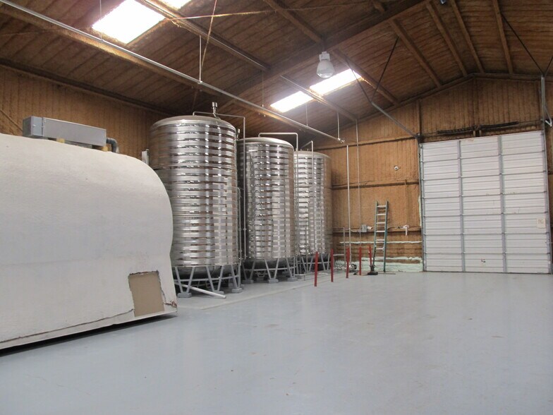 More Photos Of 3718 Bell St, Houston Warehouse For Lease