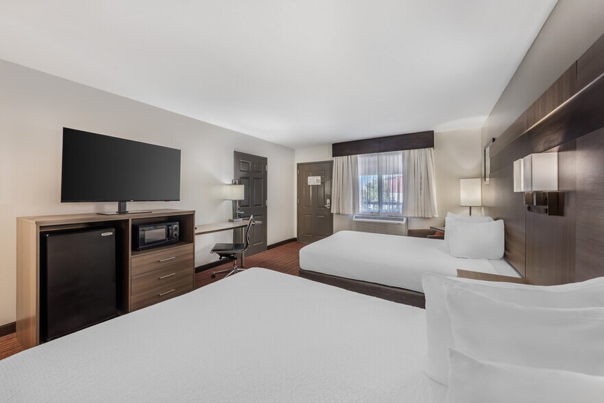 More Photos Of 244 Dos Rios Dr, Junction Hotel For Sale