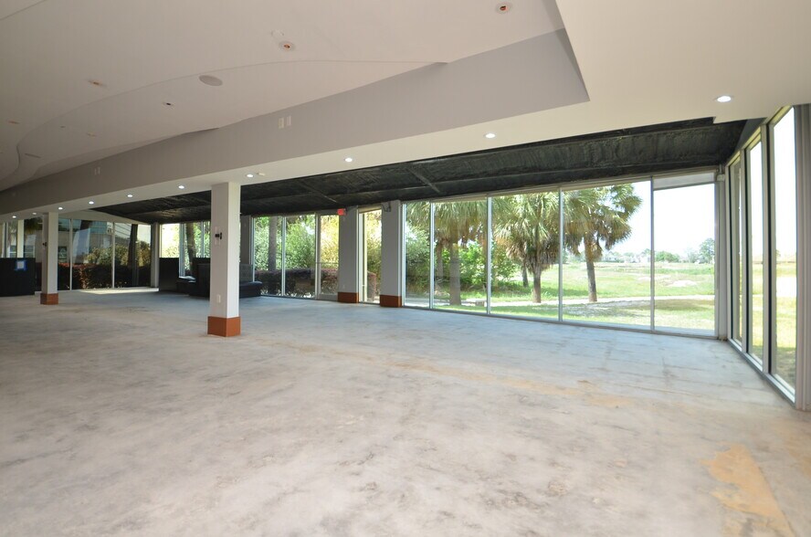 More Photos Of 7900 N Sam Houston Pky W, Houston Office For Lease