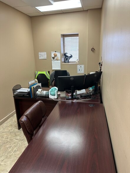 More Photos Of 8316 Lone Tree Rd, Victoria Industrial For Lease