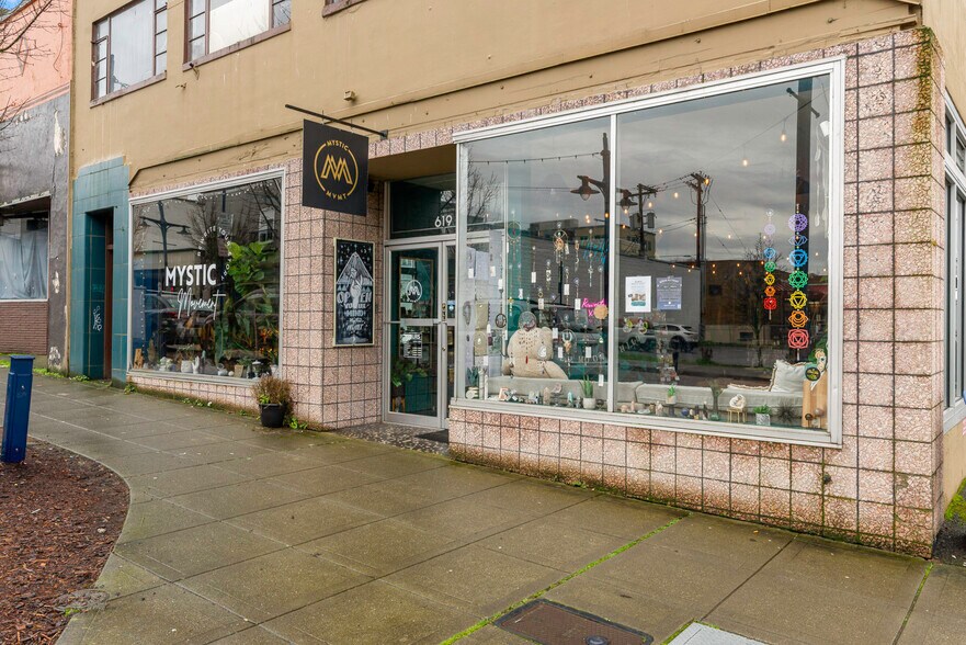 More Photos Of 615-619 4th St, Bremerton Storefront Retail Residential For Sale