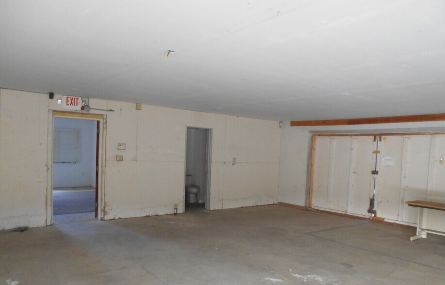 More Photos Of 3315 US Highway 50, Silver Springs Service For Lease