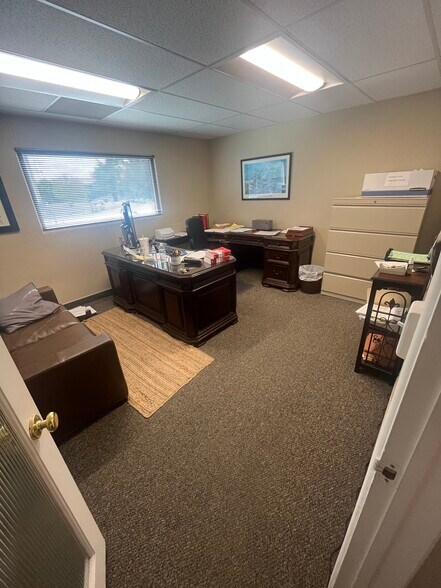 More Photos Of 930 Truxtun Ave, Bakersfield Office For Lease