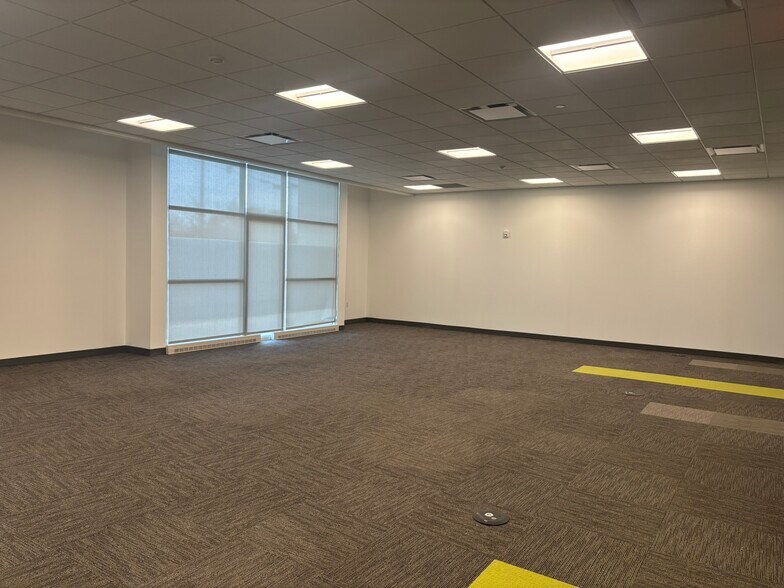 More Photos Of 191 Marginal Way, Portland Auto Repair For Lease