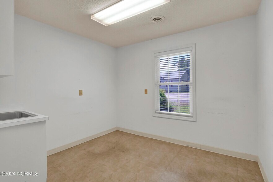 More Photos Of 333 Jefferson St, Whiteville Office For Sale