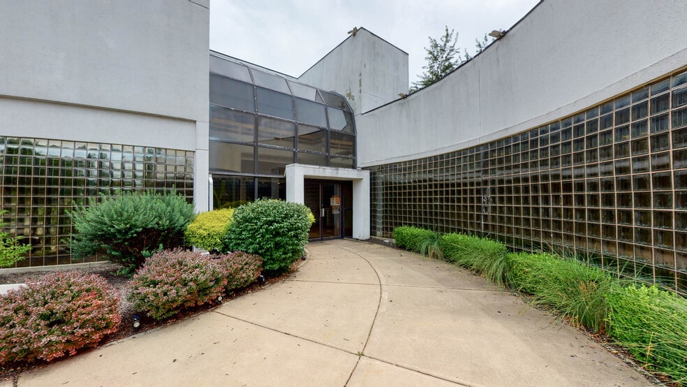 Primary Photo Of 10190-10198 Springfield Pike, Cincinnati Medical For Sale