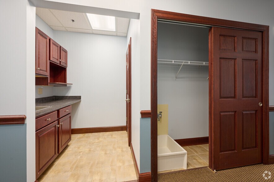 More Photos Of 95 Canal Landing Blvd, Rochester Medical For Lease