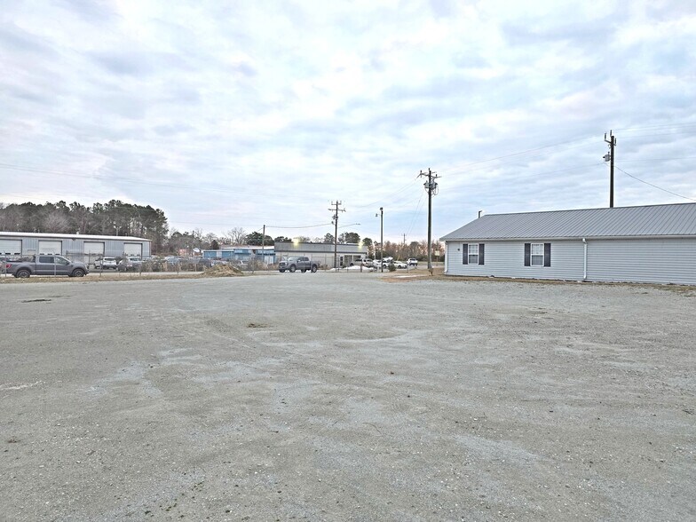 More Photos Of 163 W Pine St, Bridgeton Industrial For Lease