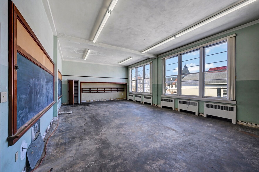 More Photos Of 301 Delaware Ave, Olyphant Office For Sale