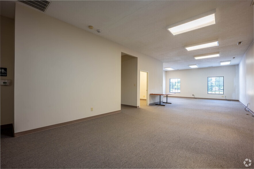 More Photos Of 7845-7857 Waverly Rd, Martinsville Medical For Lease