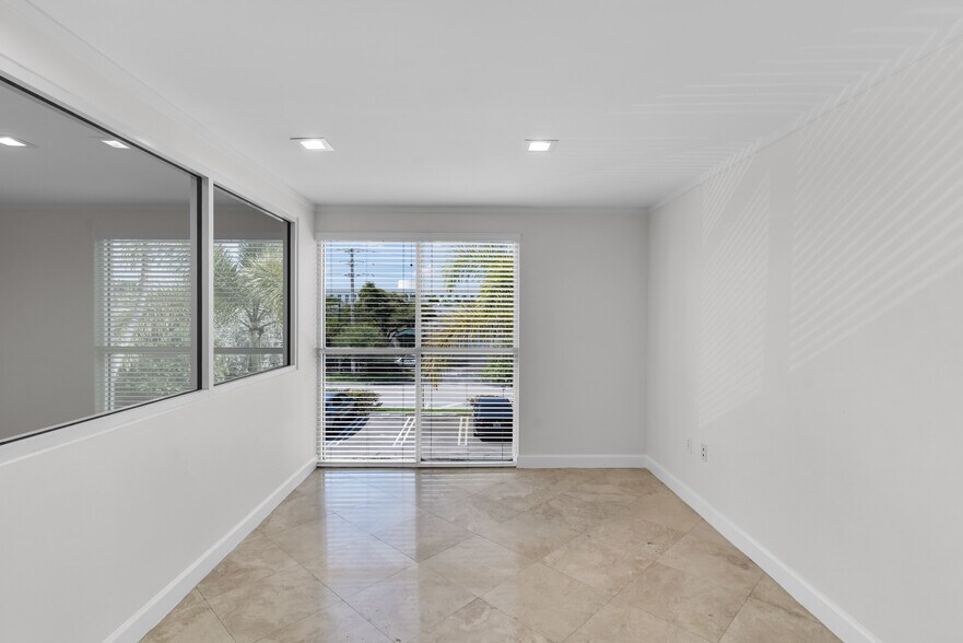 More Photos Of 8200-8358 NW 30th Ter, Doral Warehouse For Lease