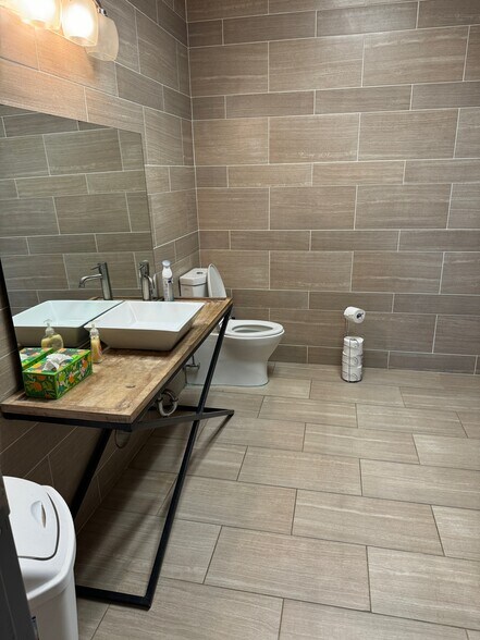 More Photos Of 900 Creekside Rd, Chattanooga Light Distribution For Sale