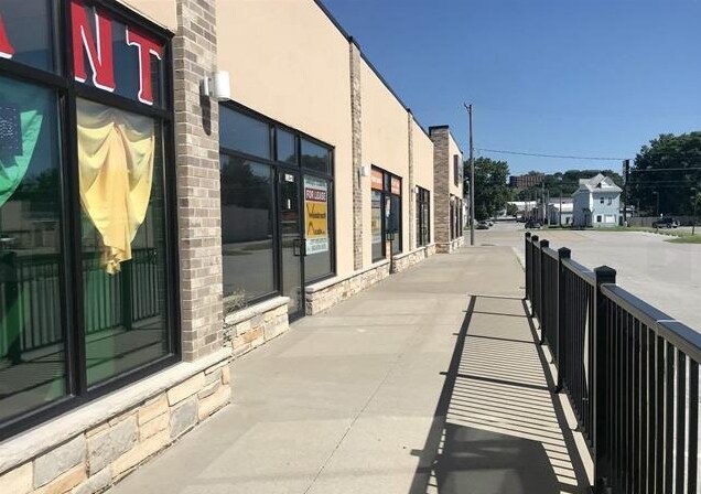 More Photos Of 114 Myrtle St, Davenport Storefront For Lease