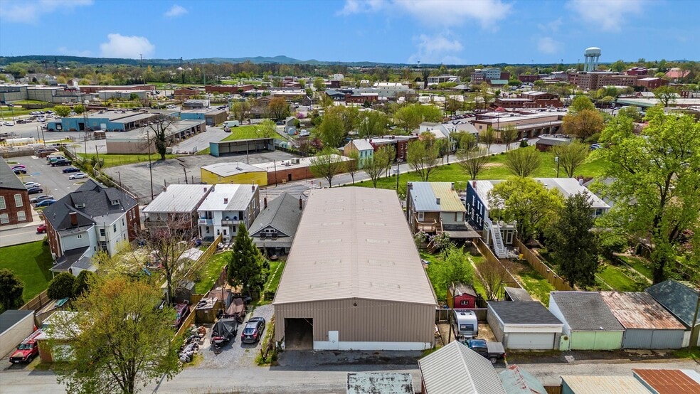 More Photos Of 329 E 2nd St, Frederick Warehouse For Lease