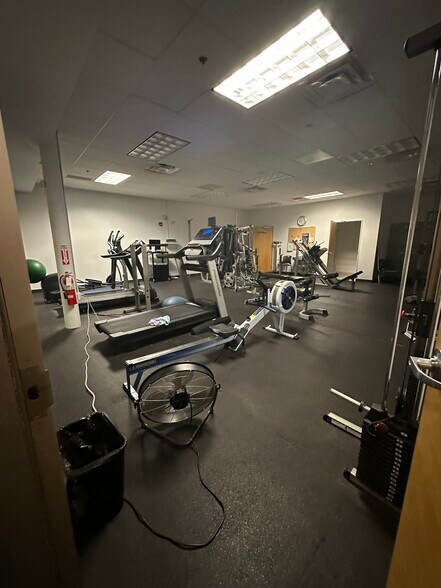 More Photos Of 7007 Discovery Blvd, Dublin Office For Sale