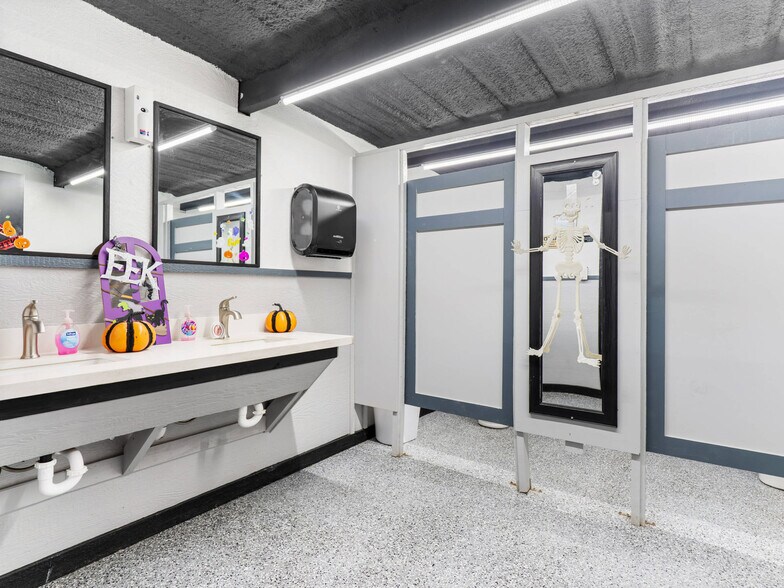 More Photos Of 1520 Henderson Avenue, Palacios Theater Concert Hall For Sale
