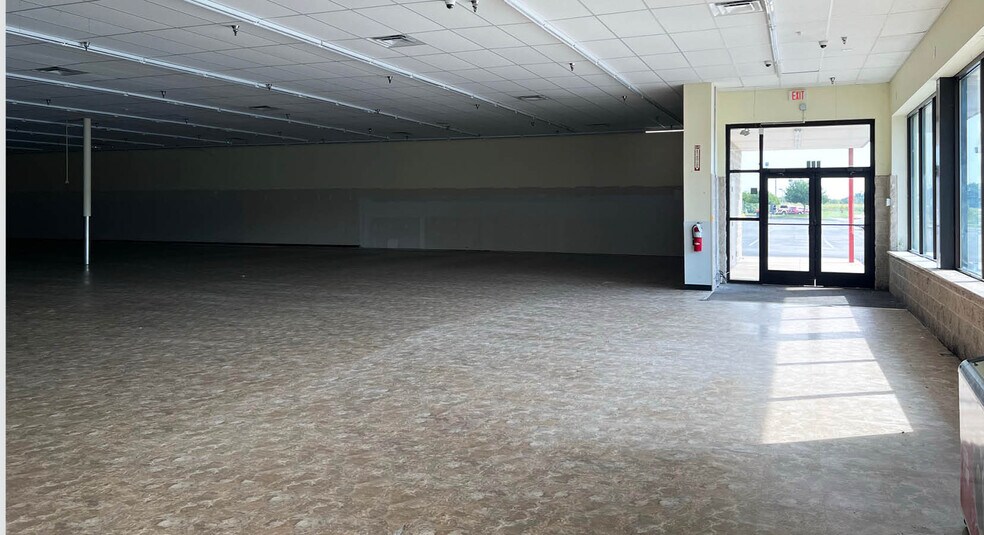 More Photos Of 855 Campbellsville Rd, Greensburg Storefront For Lease