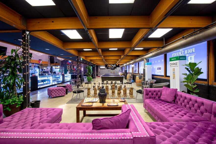 More Photos Of 296 S Palm Canyon Dr, Palm Springs Storefront Retail Office For Sale