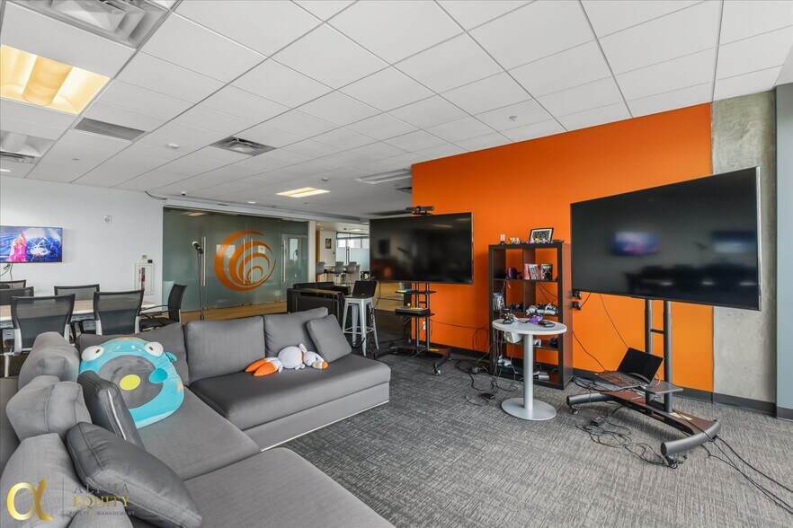More Photos Of 189 S Orange Ave, Orlando Office Residential For Sale