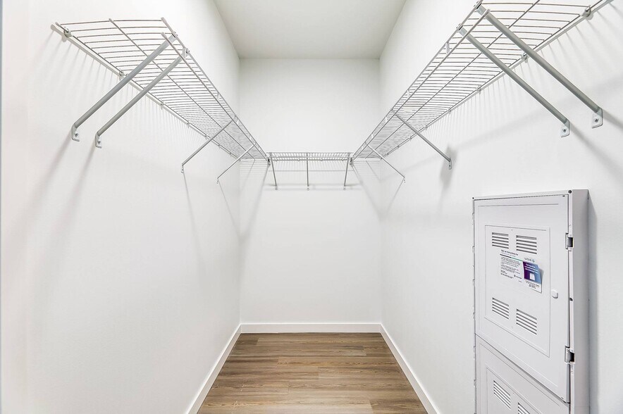 More Photos Of 10777 Main St, Bellevue Apartments For Lease