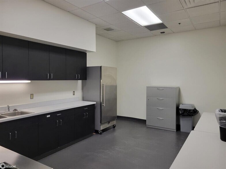 More Photos Of 127 E Main St, Ottumwa Medical For Lease