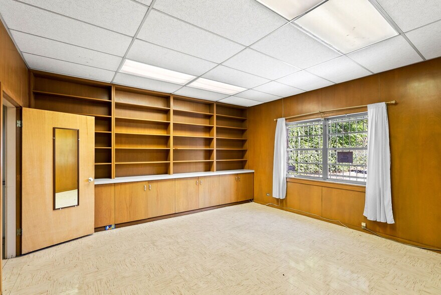 More Photos Of 1701 W Woodlawn Ave, San Antonio Religious Facility For Sale