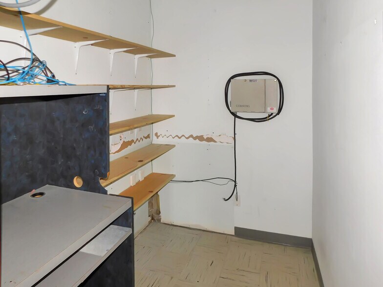 More Photos Of 769 N Blackhawk Blvd, Rockton Office For Lease