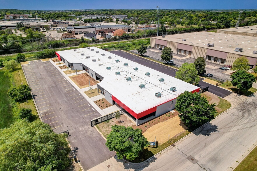 More Photos Of 8949 N Deerbrook Trl, Brown Deer Light Distribution For Sale