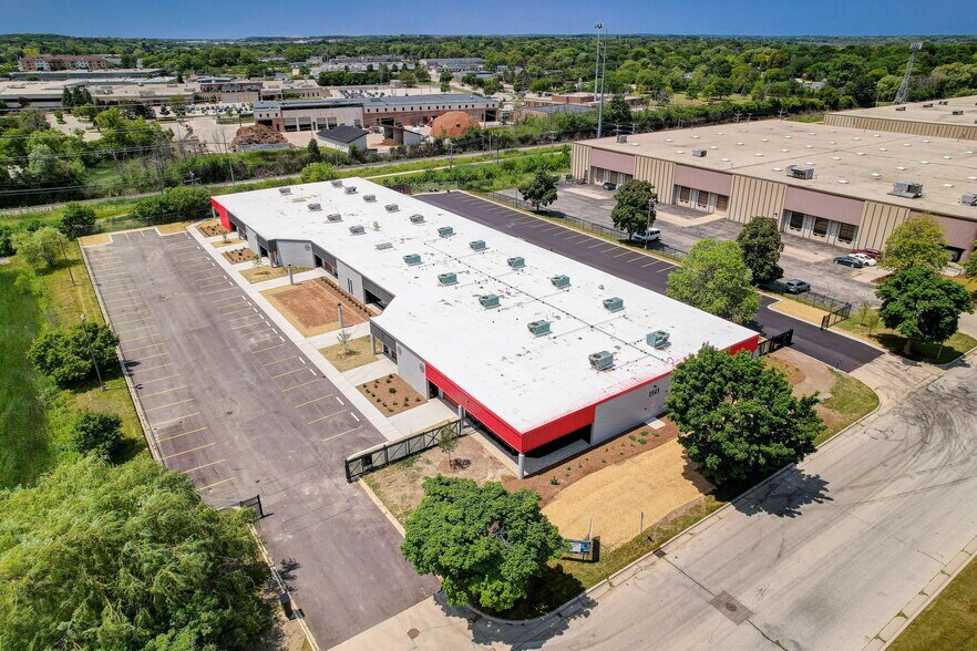 More Photos Of 8949 N Deerbrook Trl, Brown Deer Flex For Lease