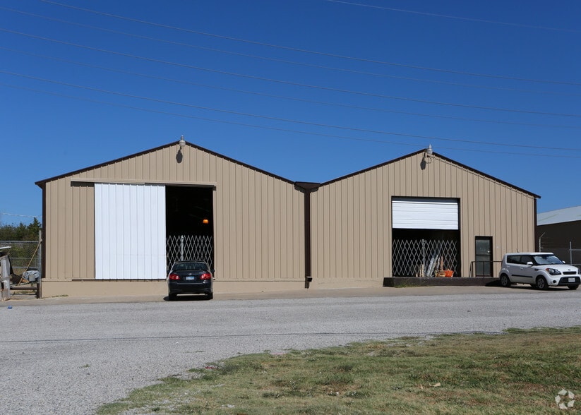 More Photos Of 5709 Hart St, Fort Worth Warehouse For Lease