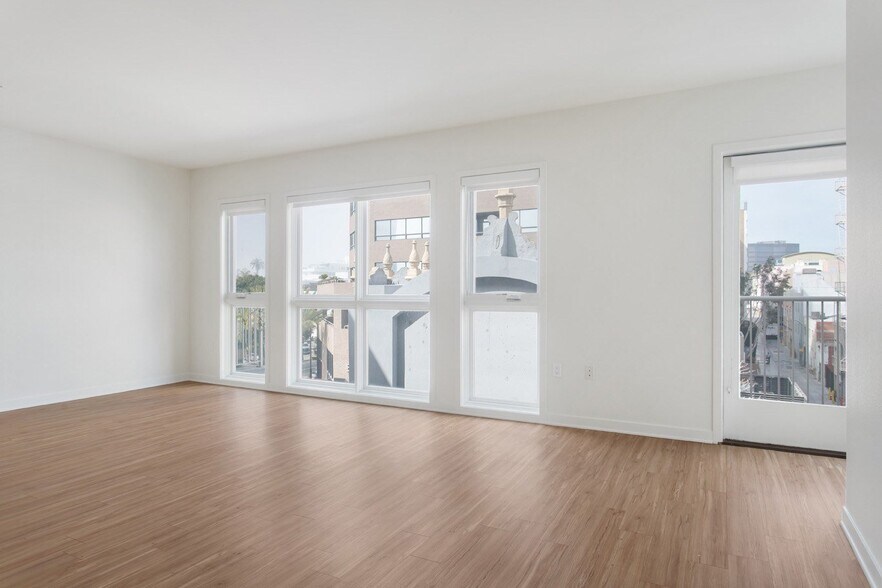 More Photos Of 214 Santa Monica Blvd, Santa Monica Apartments For Lease