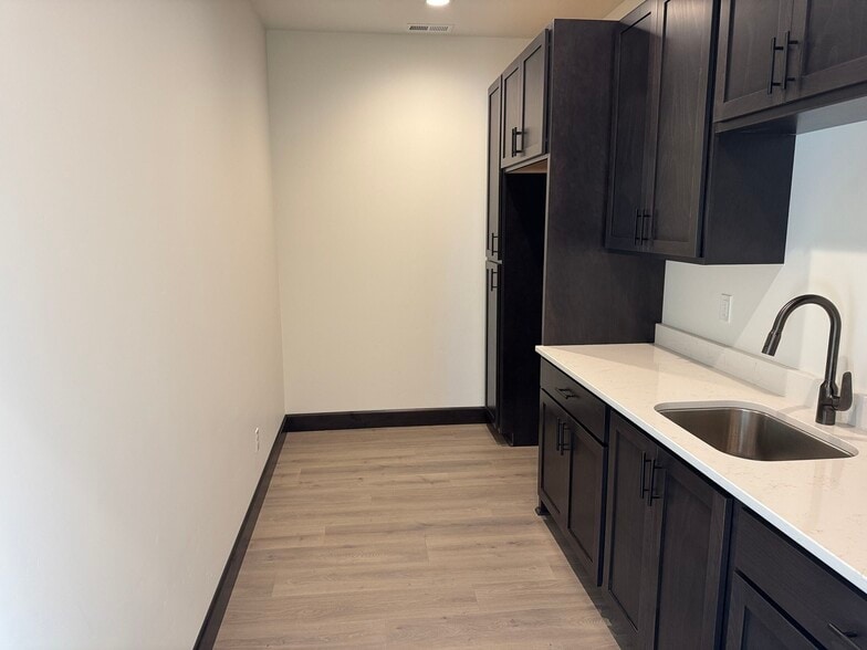 More Photos Of 3141 Bellanca, Hayden Industrial For Lease