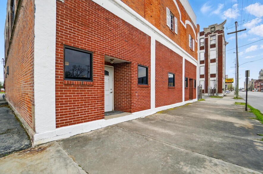 More Photos Of 516-518 N Main St, Lima Storefront Retail Residential For Sale