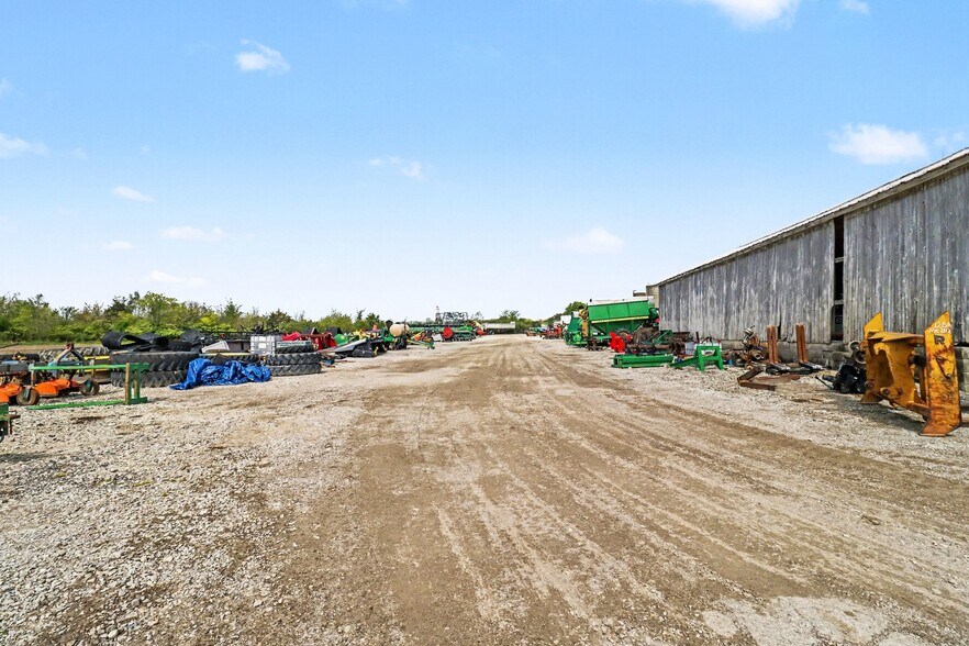 More Photos Of 4685 W US Route 20, Gibsonburg Light Distribution For Sale