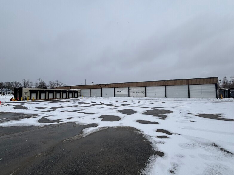 More Photos Of 48 Meetinghouse Ln, Sagamore Beach Distribution For Sale