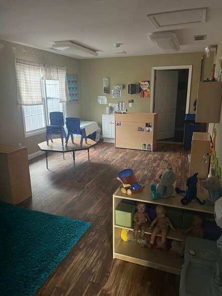 More Photos Of 3723 Robinson Dr, Oakwood Office For Sale