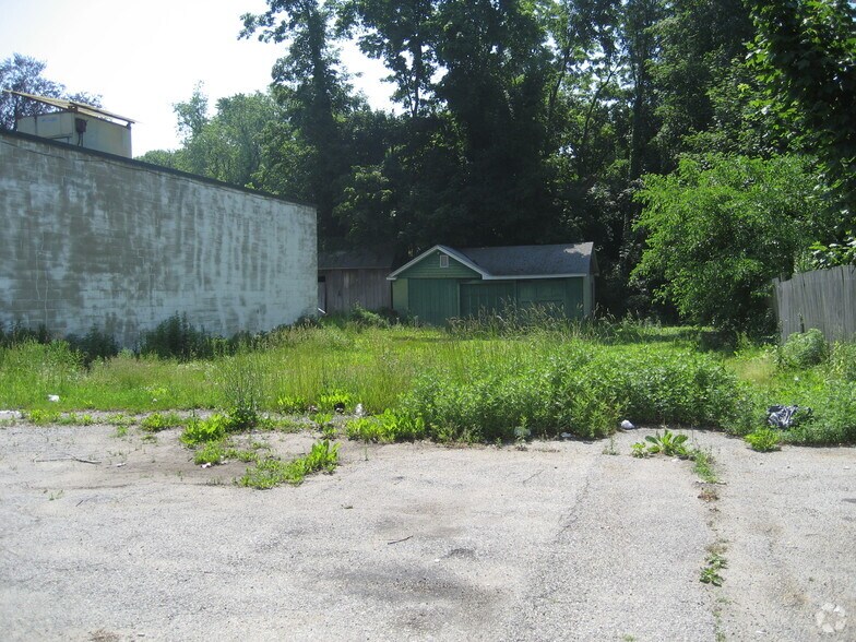 More Photos Of 20 Forest Ave, Glen Cove Freestanding For Lease