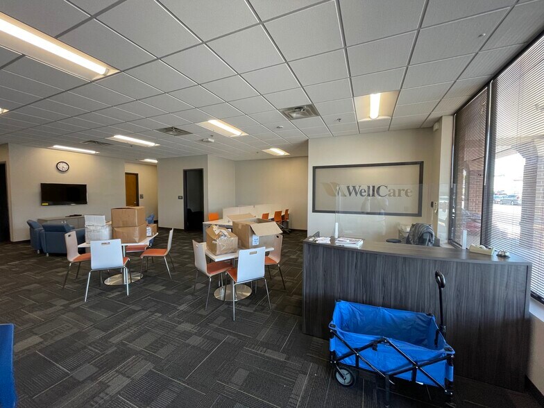 More Photos Of 3-17 Farrs Bridge Rd, Greenville General Retail For Lease