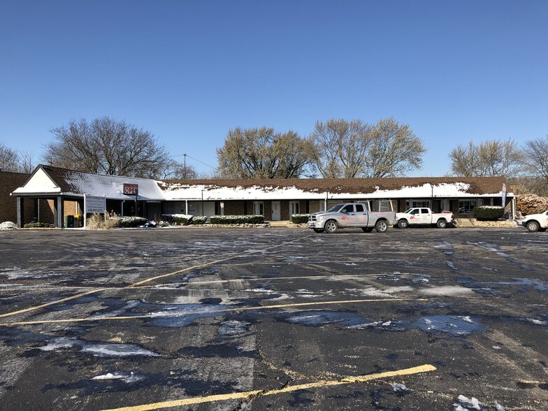 More Photos Of 21 Boulder Hill Pass, Montgomery Land For Lease