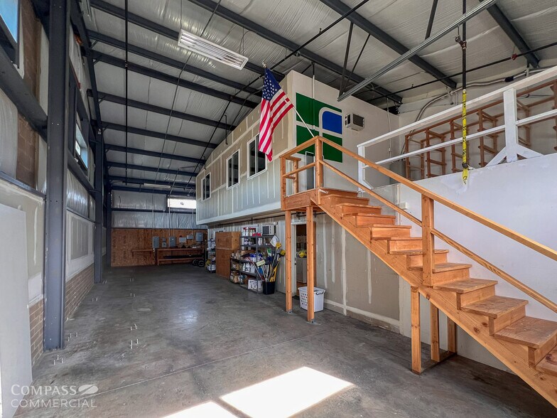 More Photos Of 1012 SE Paiute Way, Bend Warehouse For Lease