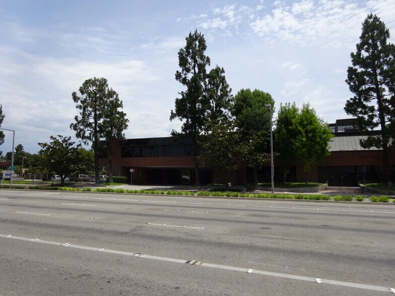 More Photos Of 100 N Harbor Blvd, Anaheim Loft Creative Space For Lease