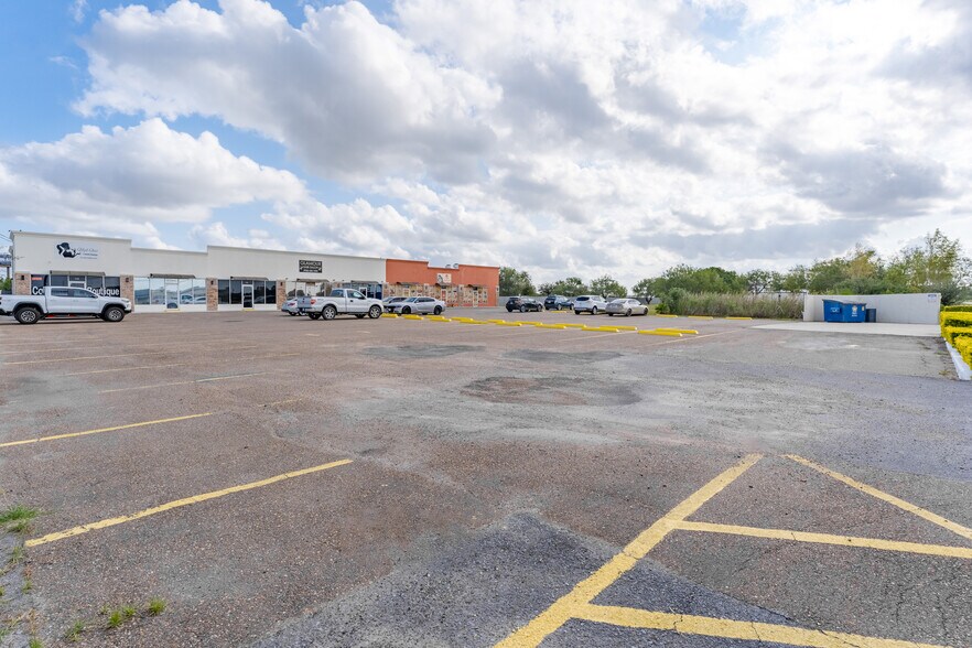 More Photos Of 801 Zillock Rd, San Benito Storefront For Sale